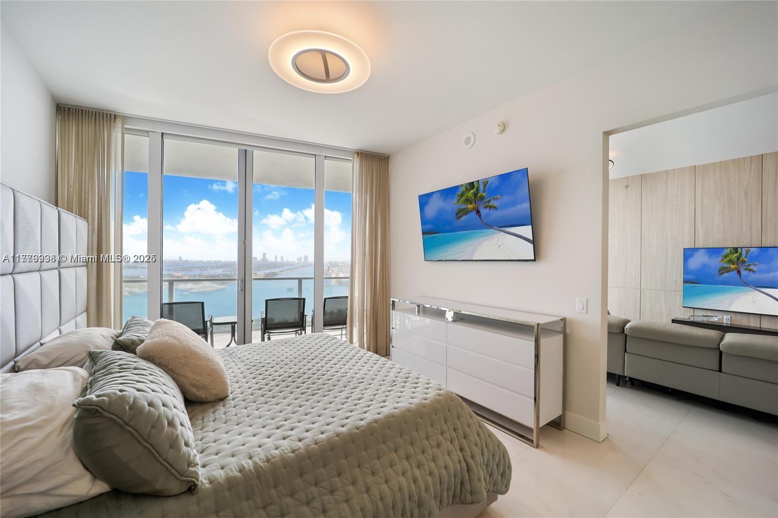 Building Photo - 1100 Biscayne Blvd