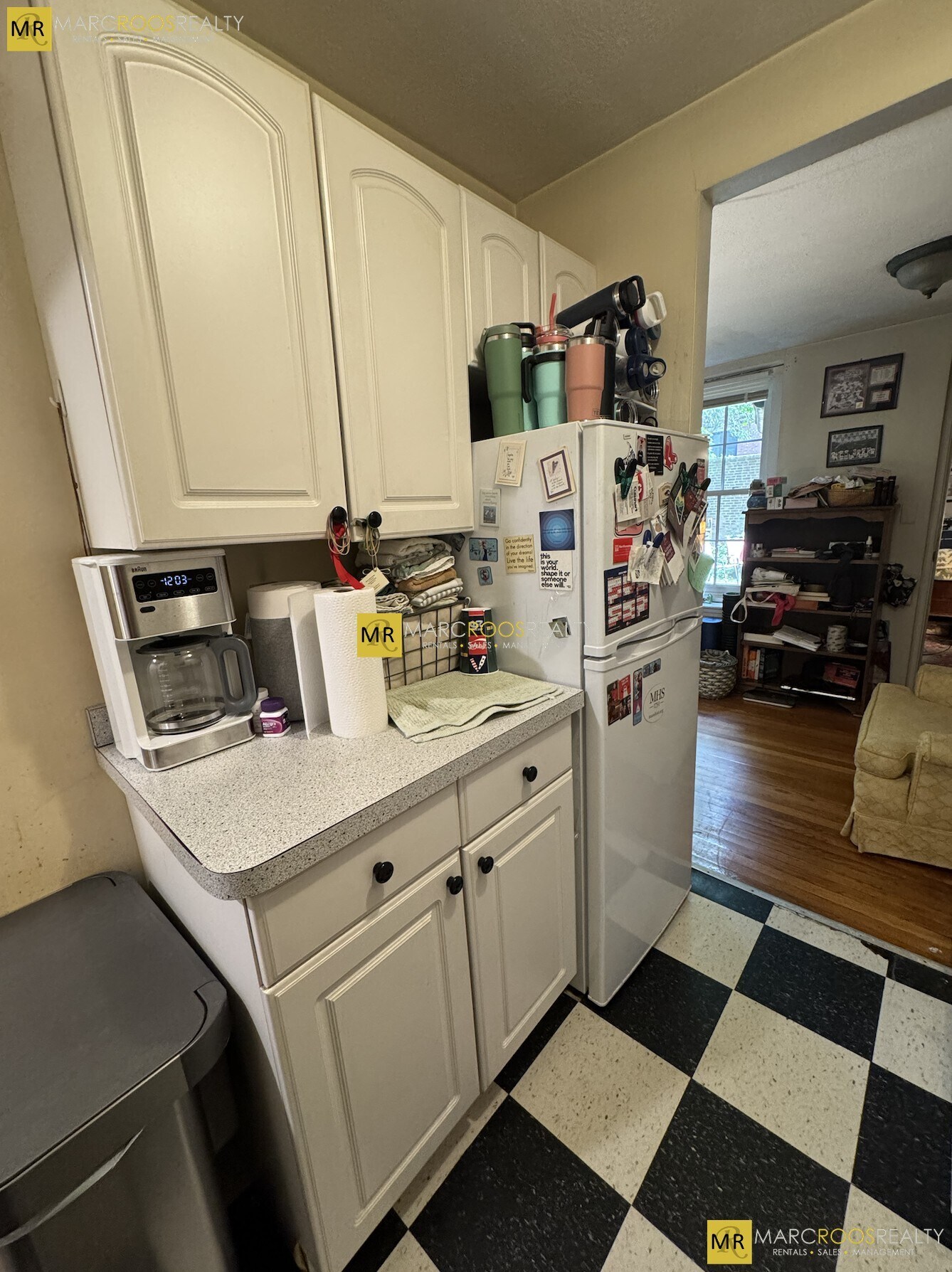 Building Photo - 17 Joy St