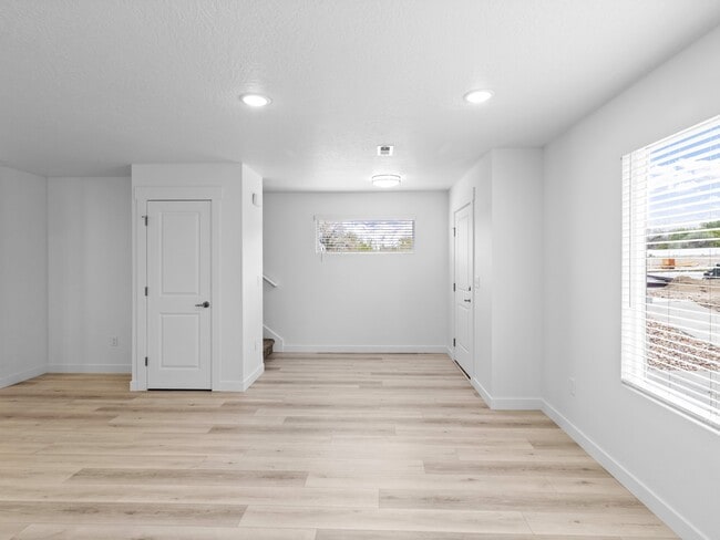 Building Photo - 1542 N 1870 E