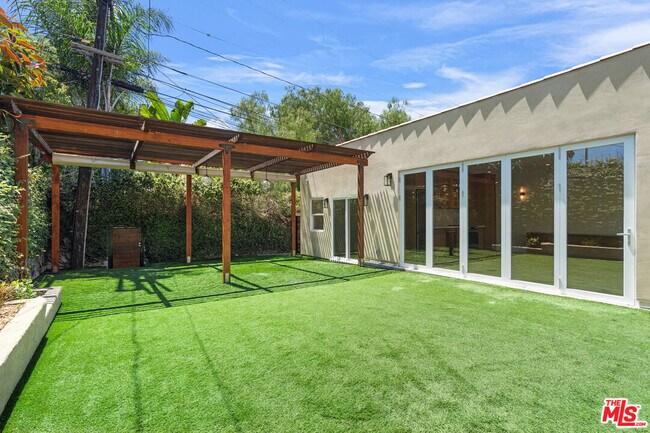 Building Photo - 2347 Parnell Ave
