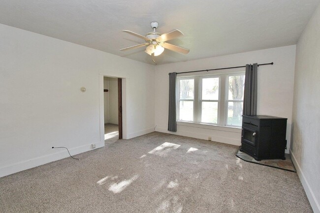 Building Photo - 3344 W South Slope Rd