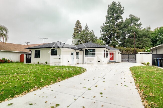 Building Photo - Amazing Deal 3 Bed 2 Bath House Plus ADU in Arrington Ave Downey