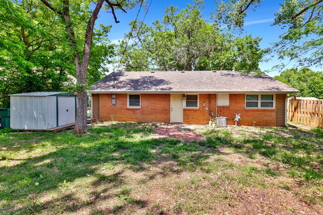 Building Photo - 2031 College View Rd