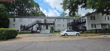 Building Photo - 2642 E 3rd St