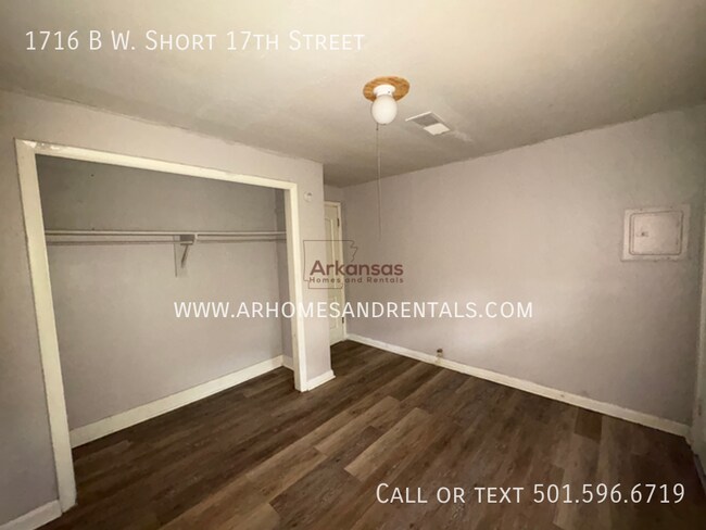 Building Photo - 1716 W Short 17th St
