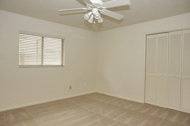Building Photo - Annual Rental - 2 Bedroom + Den Home with ...
