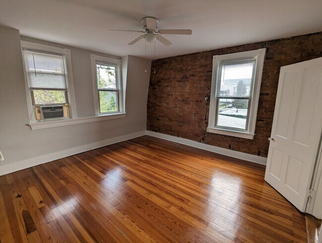 Building Photo - 225 Fosdick St