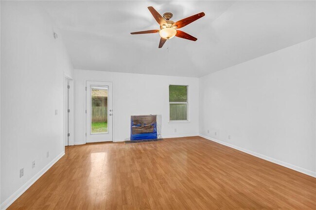 Building Photo - 16613 Jaron Dr