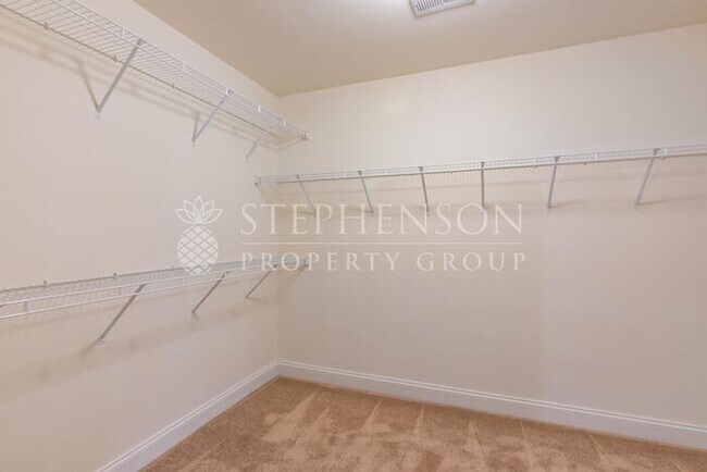 Building Photo - 405 Abbeydale Way