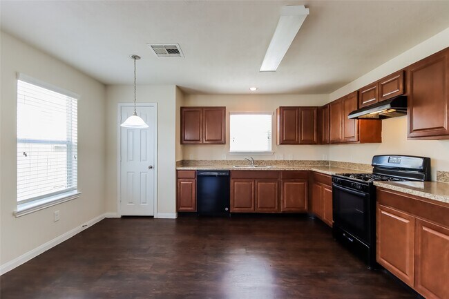 Building Photo - 2435 Tomica Ct