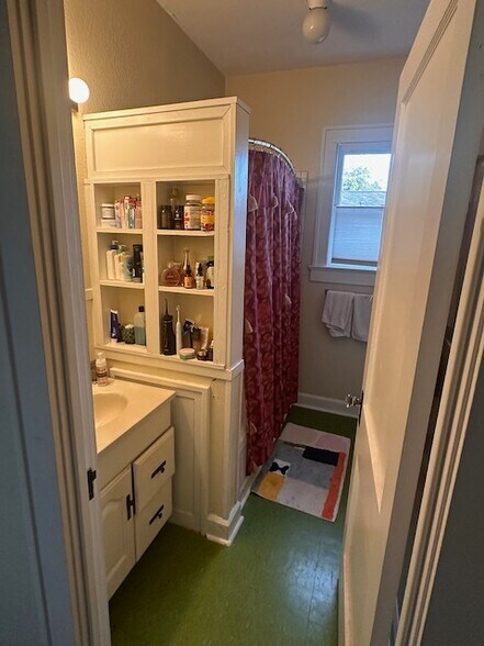 Building Photo - 1307 E 28th St