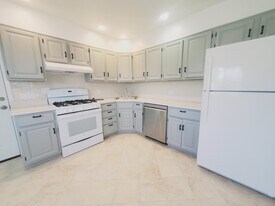 Building Photo - 798 Cove Rd