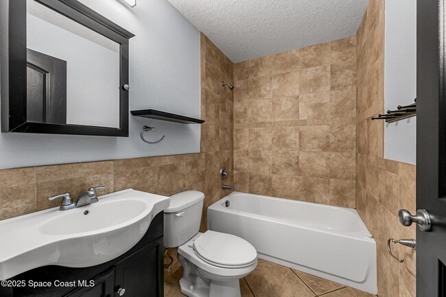 Building Photo - 915 Kenmore St NW