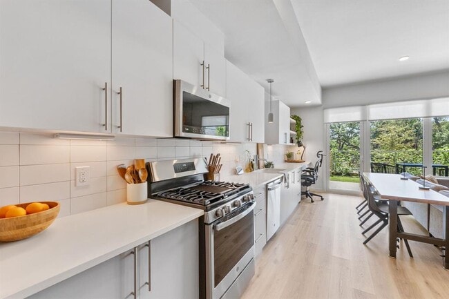 Building Photo - 4004 Banister Ln