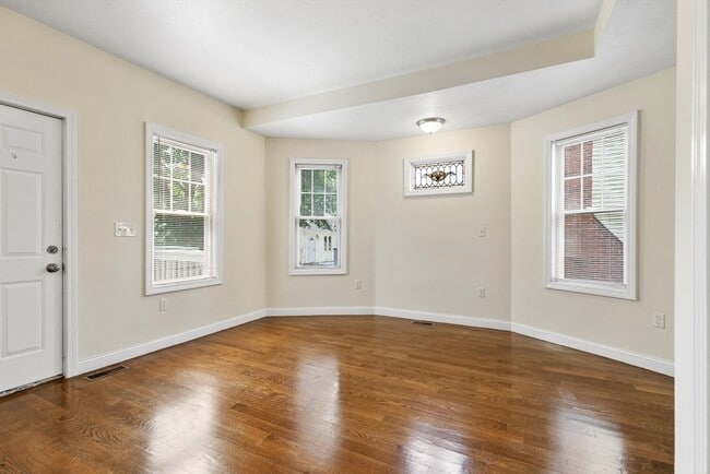 Building Photo - 111 Pleasant St