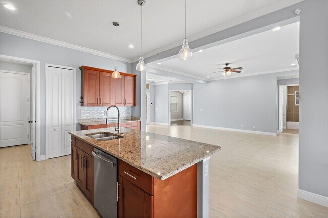 Building Photo - 1411 SW Hackensack Ave