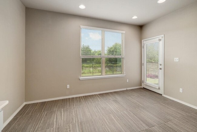 Building Photo - 3651 Sandy Brook Dr