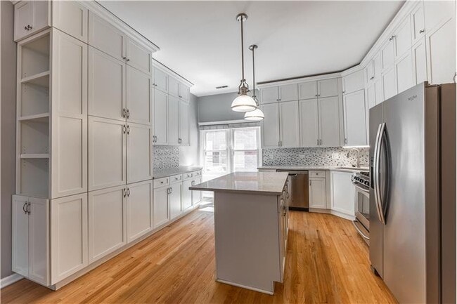 Building Photo - 855 W Erie St