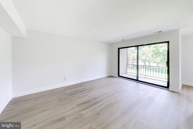 Building Photo - 6027 Majors Ln