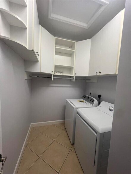 Building Photo - 8657 Blaze Ct