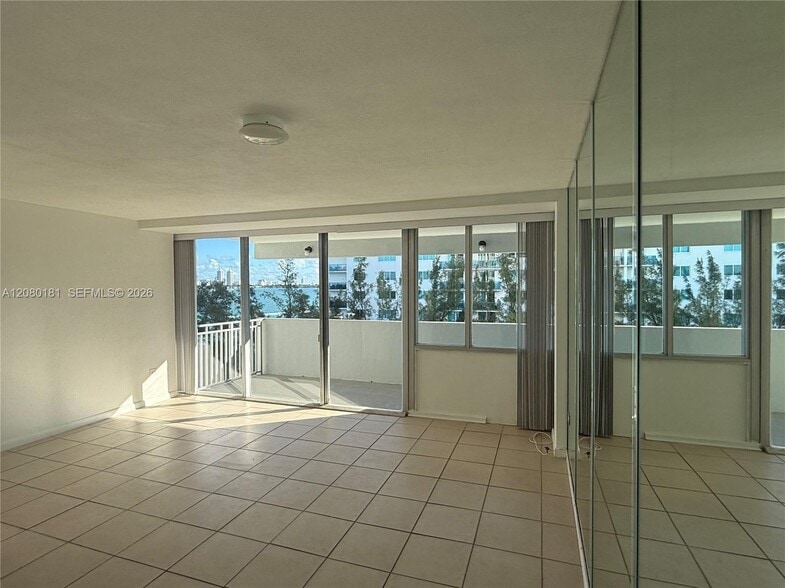 Building Photo - 7545 E Treasure Dr