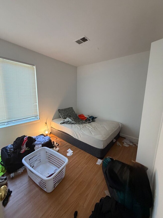 Building Photo - Available for the 2026-2027 lease term.