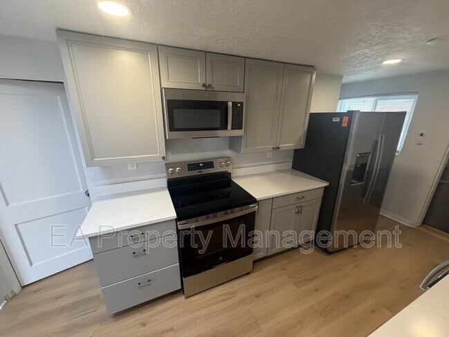 Building Photo - 704 La Poblana Rd NW