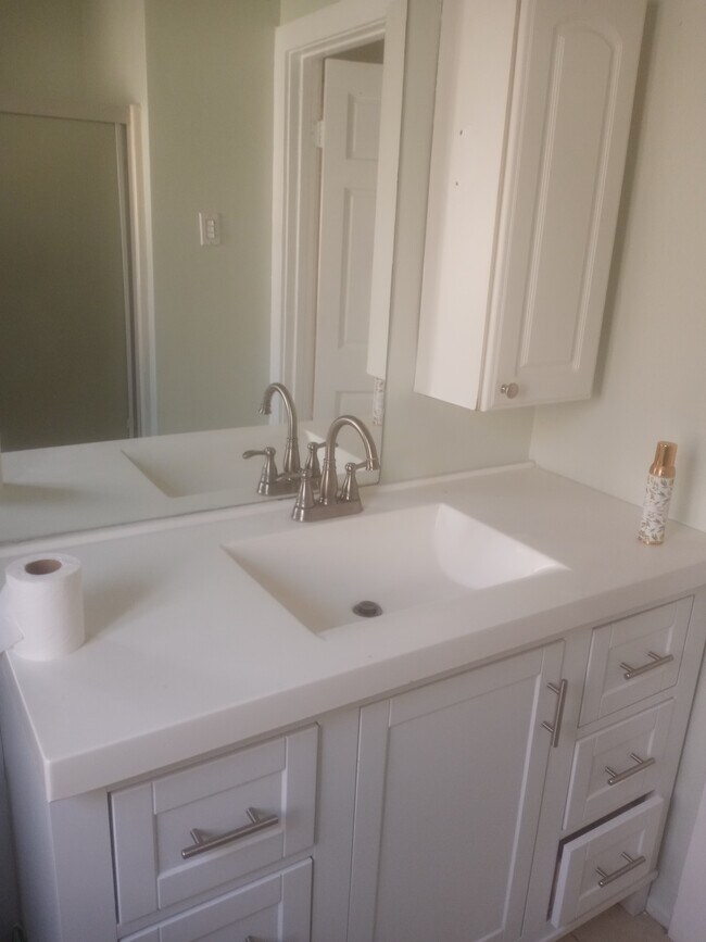 Building Photo - 2743 Glenview Ave