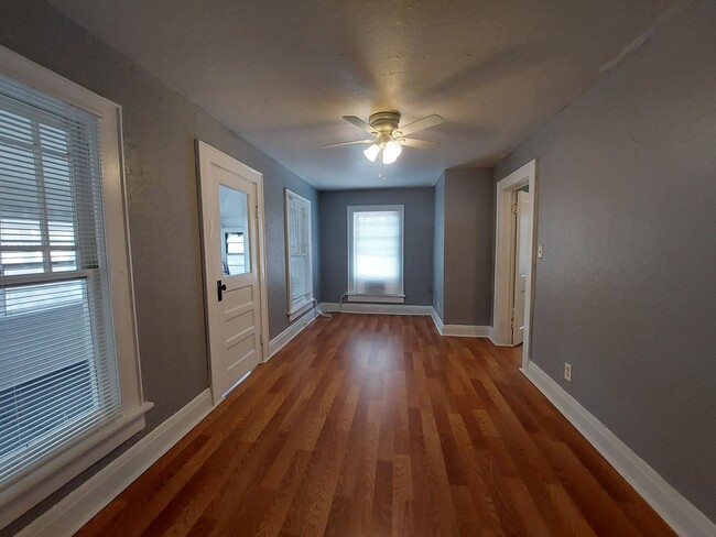 Building Photo - *1st Month's Rent Free!* 1 Bedroom 1 Bath-...