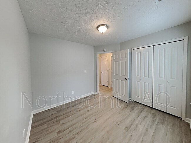 Building Photo - 972 Maple Leaf Ridge