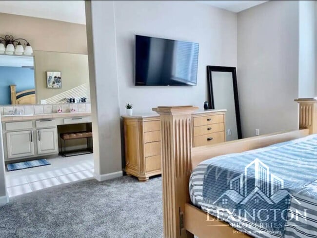 Building Photo - Stunning, 5BD/3BA Home, in West Sacramento with a Pool and BBQ!