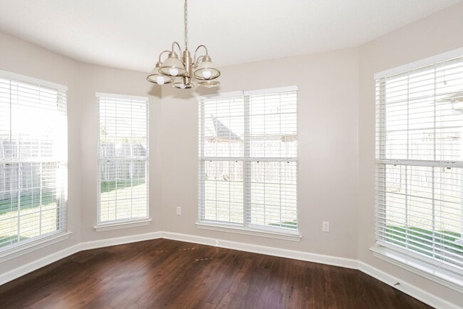 Building Photo - 5733 Fawn Dr