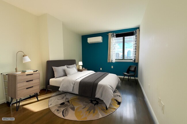 Building Photo - 205 10th St