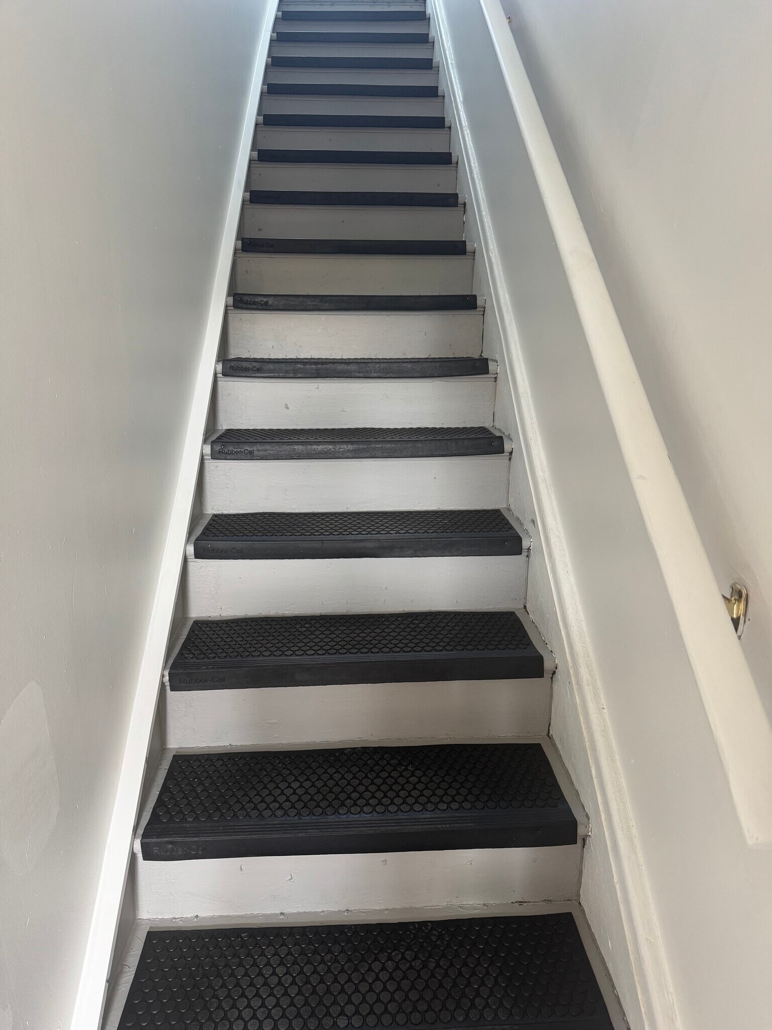 Stairs from main entry to kitchen - 3022 Perrysville Ave