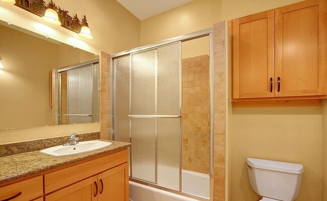 Building Photo - Everett Rambler for rent with RV parking -...