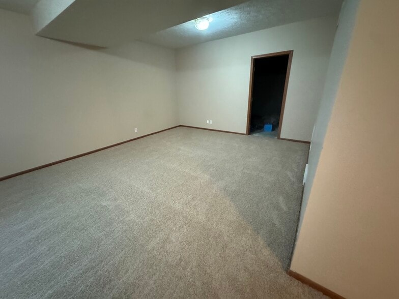 Building Photo - 2928 Blackhawk Dr