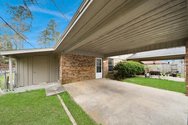 Building Photo - 1006 Perry St