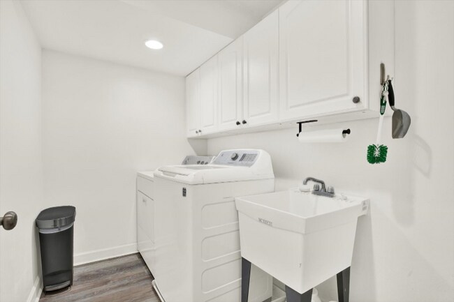 Building Photo - 3006 W Julia St