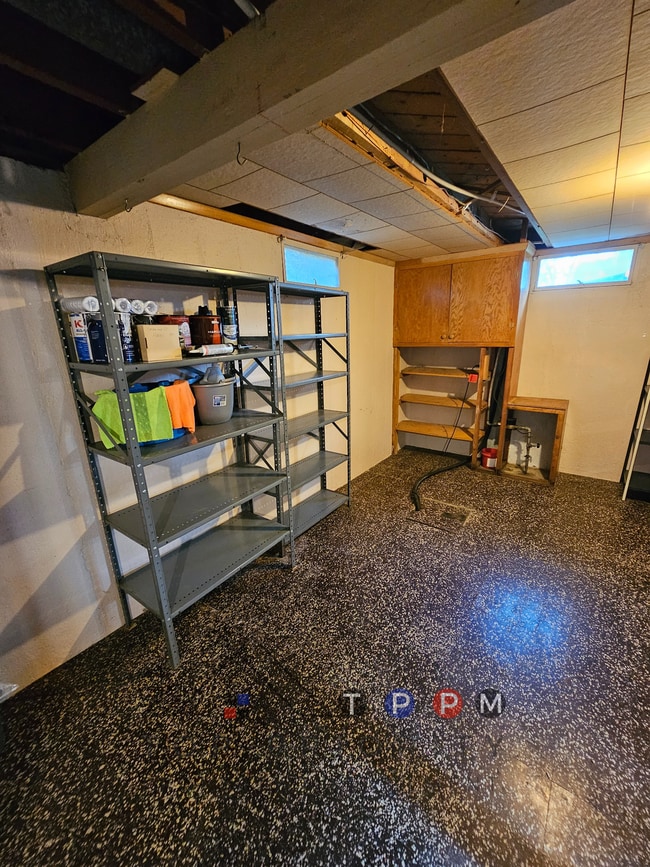 Building Photo - 1212 35th St NE