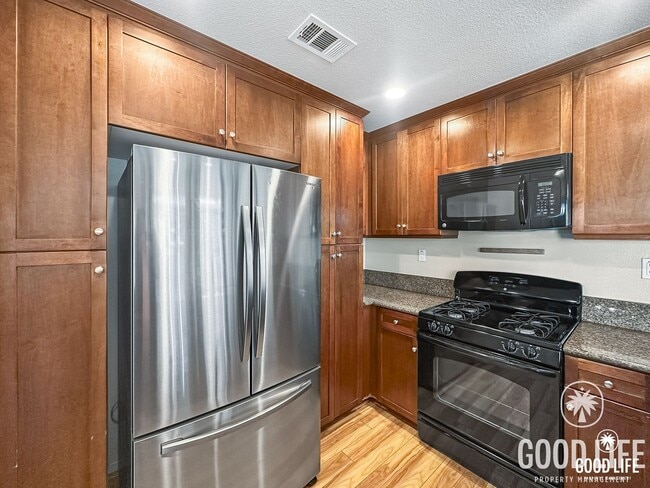 Building Photo - Great 2B/2.5BA Townhouse Available in Santee with Attached Garage & Onsite Pool, Spa, and Playgro...