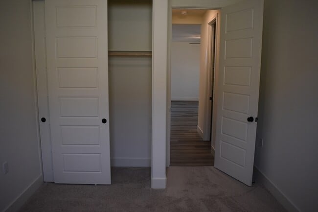 Building Photo - 744 Stephanie Dr