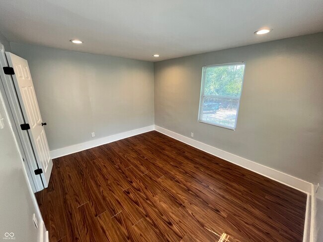 Building Photo - 3727 N Kenwood Ave