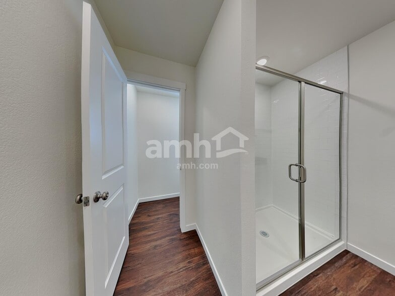 Building Photo - 11669 Logans Rdg Dr