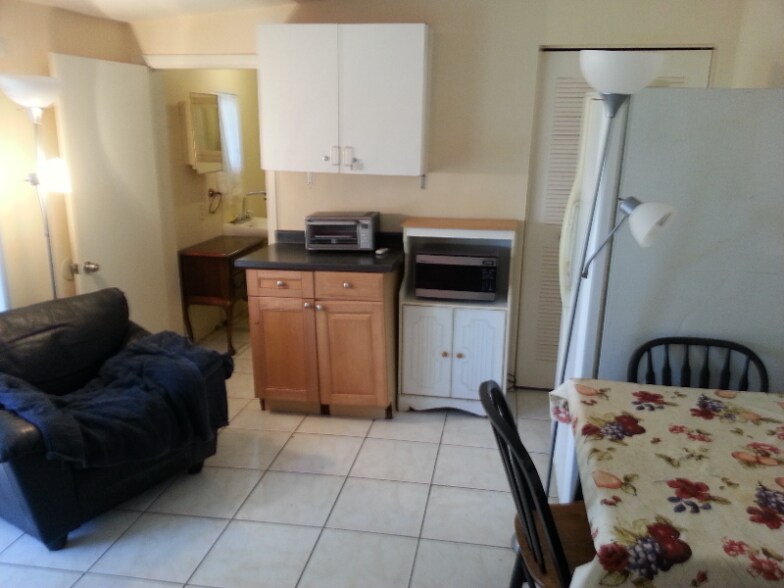 Building Photo - 1568 NE 45th St