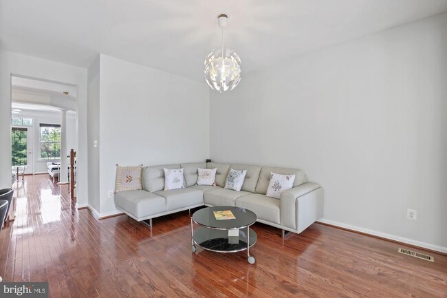 Building Photo - 22054 Dilworth Square