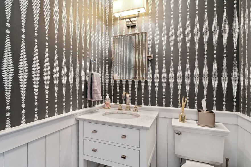 Building Photo - 1404 High Pond Ln