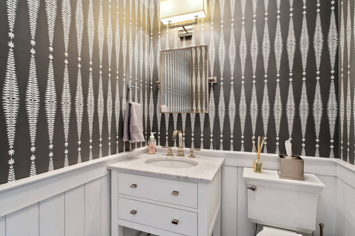 Building Photo - 1404 High Pond Ln