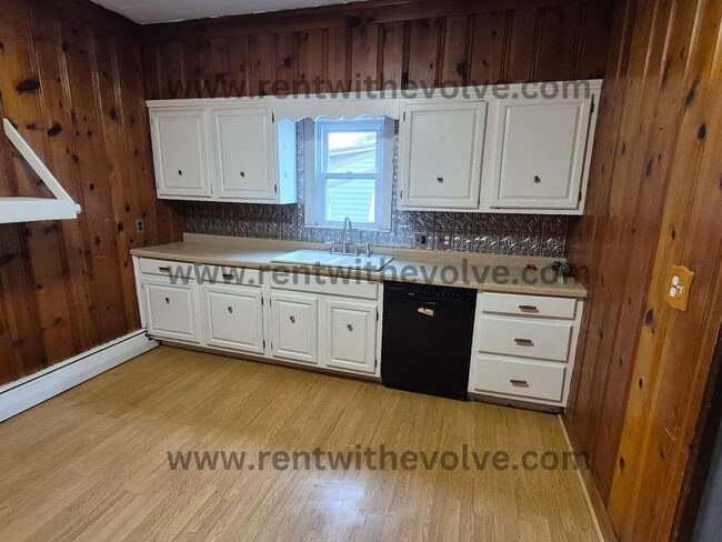 Building Photo - 209 N Walnut St