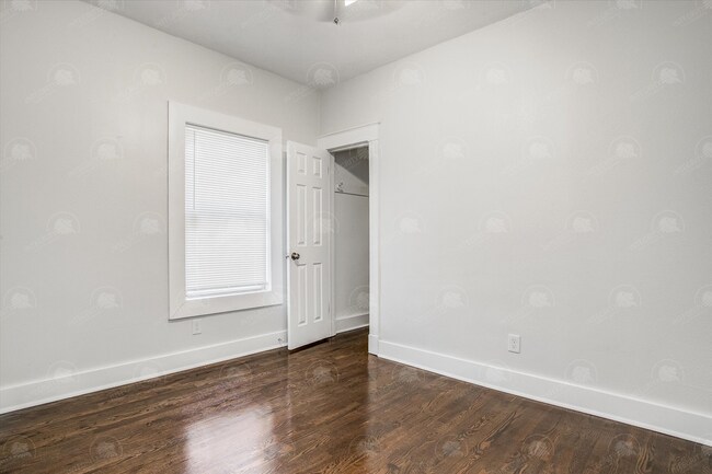 Building Photo - 812 Monroe Ave