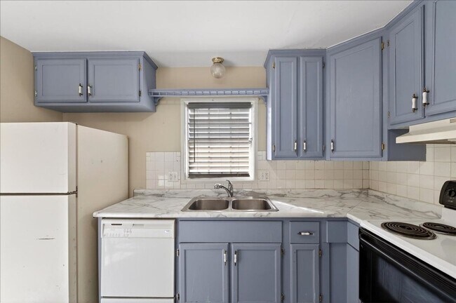 Building Photo - 717-717 Southfield Ct